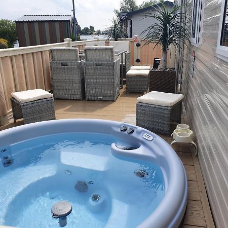 Relaxing Breaks With Hot Tub At Tattershal Lakes 3 Bedroom تاتيرشال المظهر الخارجي الصورة