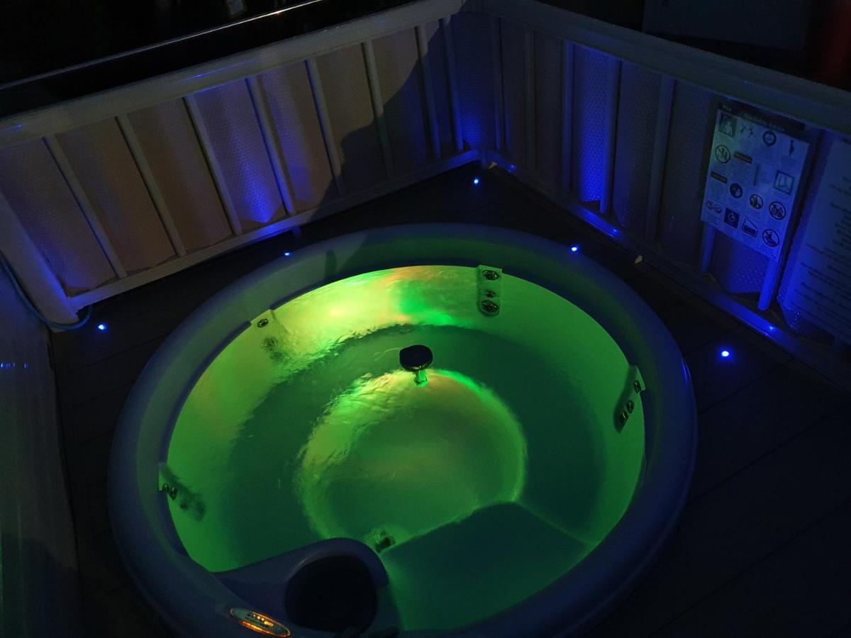 Relaxing Breaks With Hot Tub At Tattershal Lakes 3 Bedroom تاتيرشال المظهر الخارجي الصورة