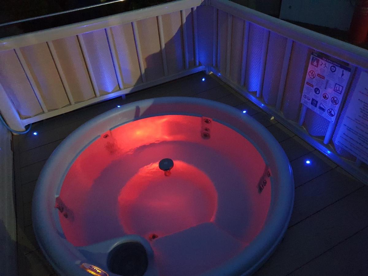 Relaxing Breaks With Hot Tub At Tattershal Lakes 3 Bedroom تاتيرشال المظهر الخارجي الصورة