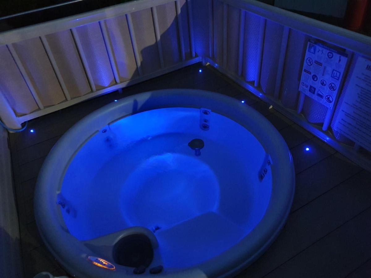 Relaxing Breaks With Hot Tub At Tattershal Lakes 3 Bedroom تاتيرشال المظهر الخارجي الصورة